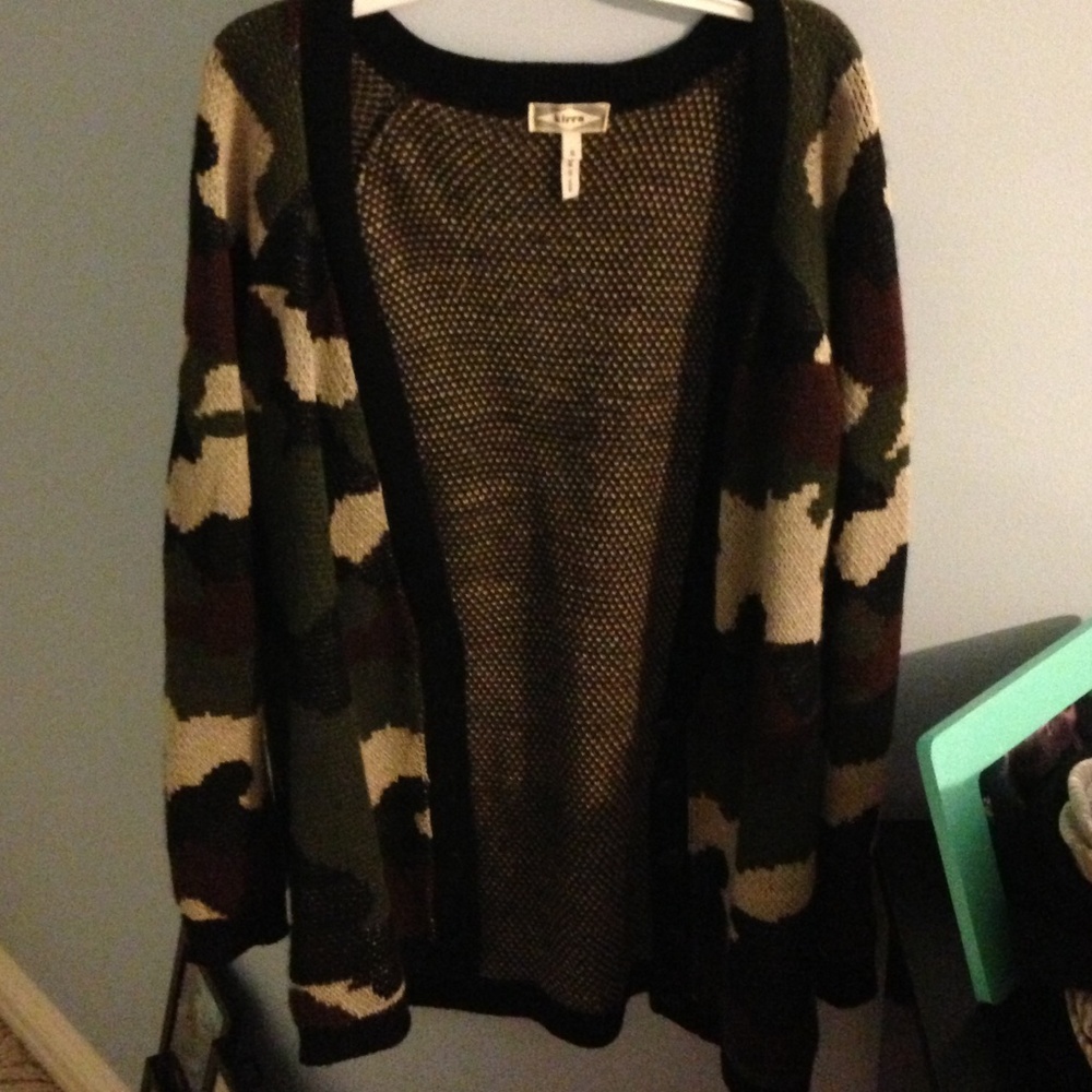 Kirra Camouflage Button Down Cardigan Size Small